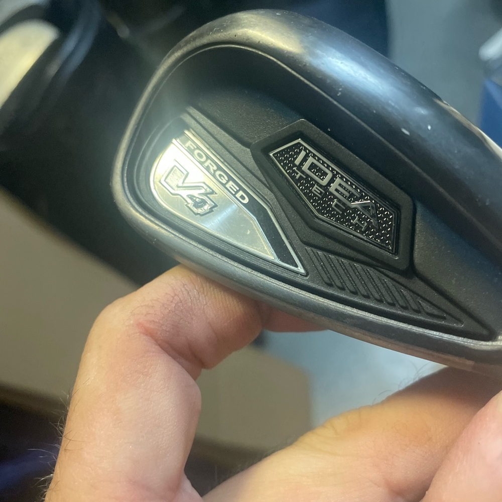 Adams Golf Idea Tech V4 Iron 6 Forged R300 Regular flex